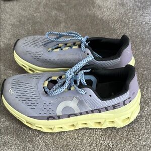 On Cloud Cloudmonster Nimbus Hay color size 6 women’s